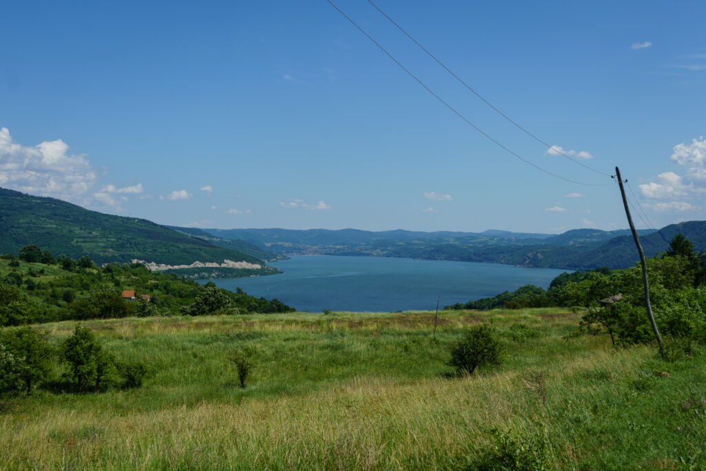 Die Donau von oben - mehr ein See als ein Fluss