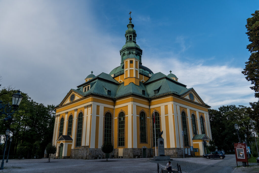 Die größte Kirche von Jelenia Gora: sehr Barock