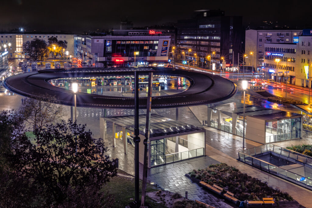 Das UFO ist vor dem Grazer Hauptbahnhof gelandet