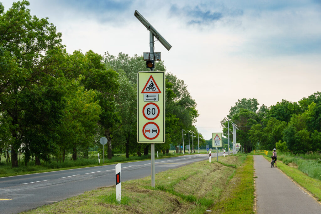 Ungarische Kreuzung mit einem Radweg