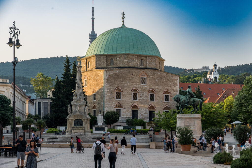 In osmanischer Zeit als Moschee gebaut, jetzt eine Kirche