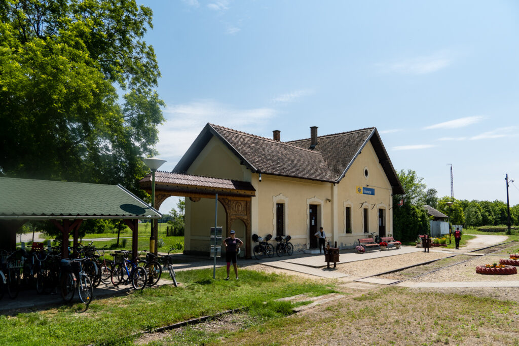 Ein Landbahnhof in Ostungarn