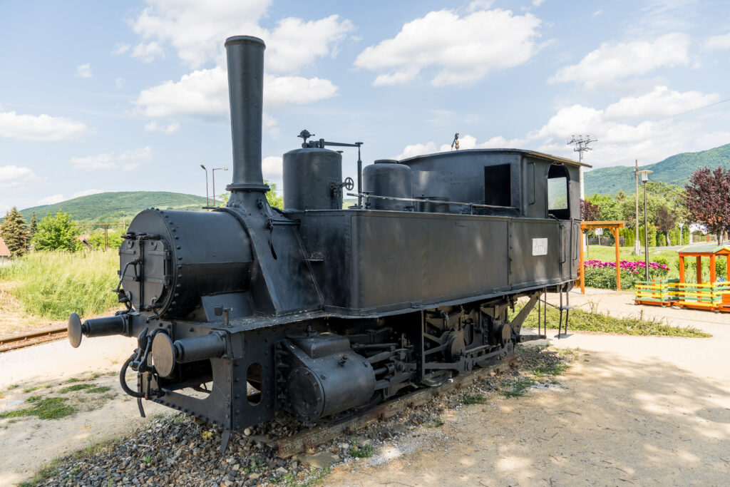 Eine alte Lok für die Bahn in die Berge