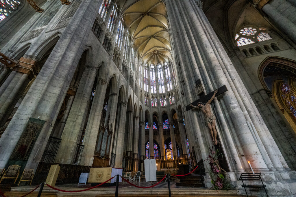 Die Kathedrale von Beauvais ist sehr sehr hoch
