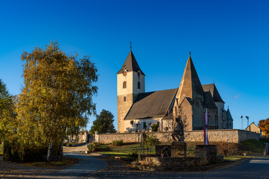 Die Kirche von Zellerndorf - sollten wir mal besichtigen
