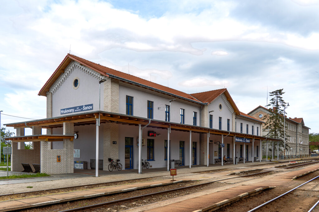 Bahnhof 2: frisch renoviert