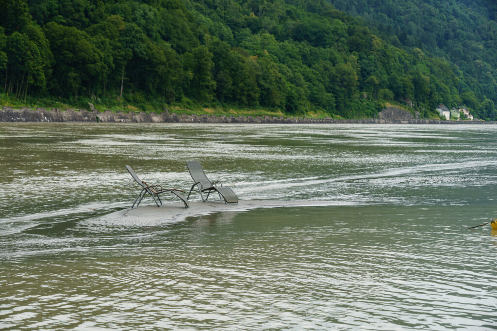 Hochwasserschauen auf der neuen Donauinsel