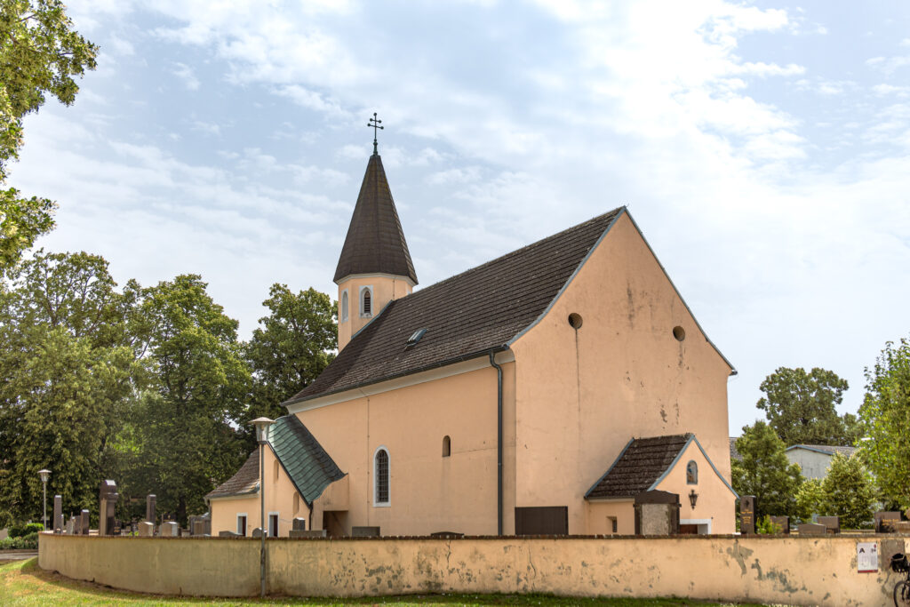 Seit Jahrzehnten übersehen: Die romanische Kirche von Glinzendorf