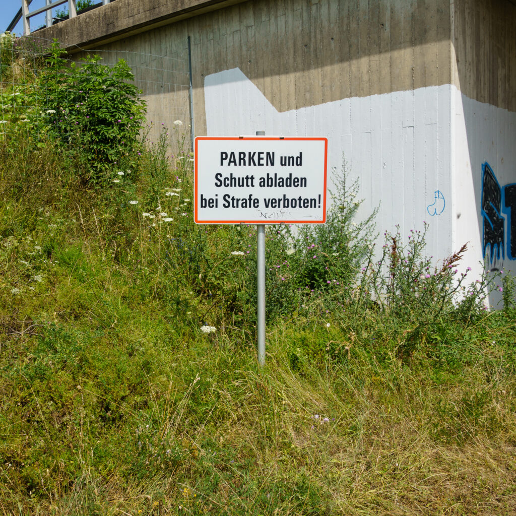 Ist hier Parken wegen der Großschreibung besonders verboten?