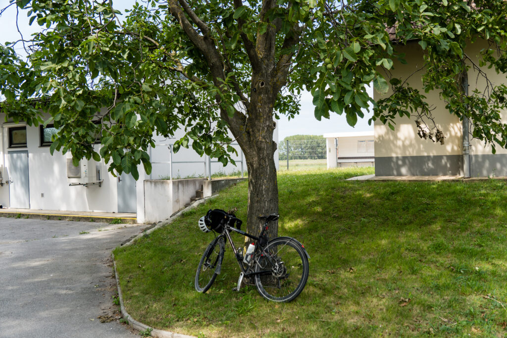 Schattenparkplatz unter 26718