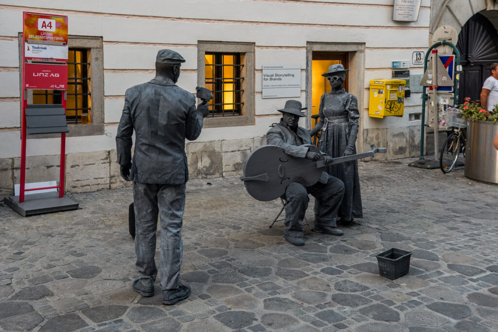 Neue Statuen für Linz - leicht beweglich