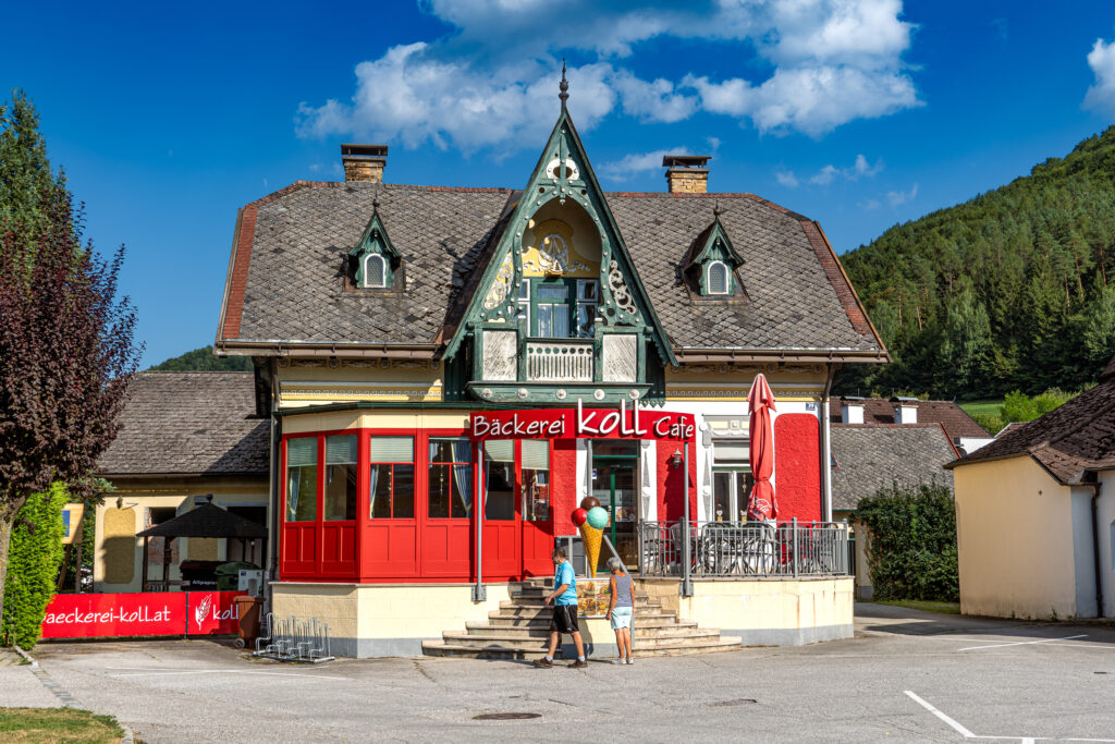 Hübsche Bäckerei - leider (wie alle Koll) am Sonntag geschlossen