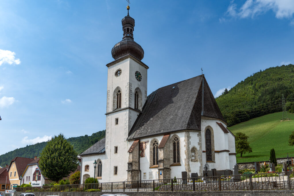 Romanisch gebaut - gotisch erweitert