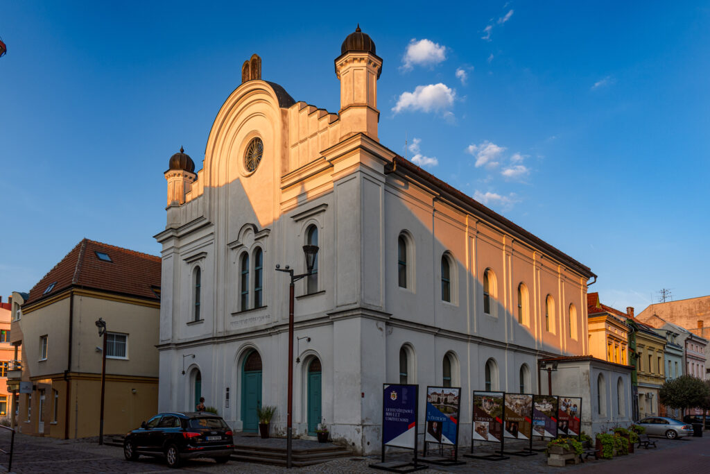 Oft knapp vorbei gefahren und nie gesehen: Die Synagoge von Břeclav