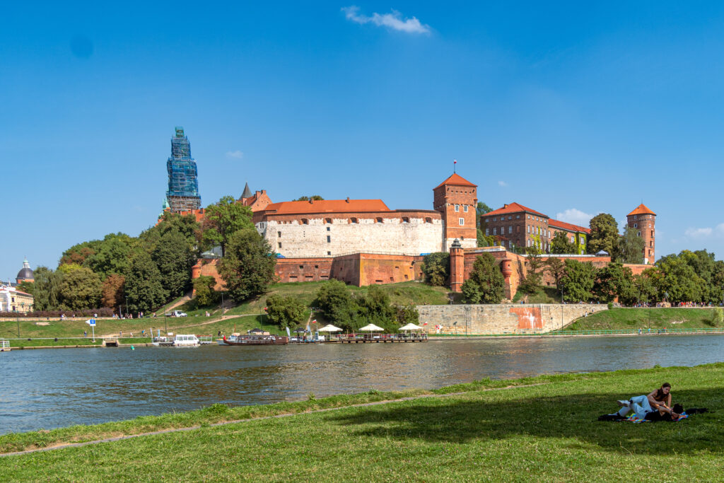 Die Burg über dem Fluss