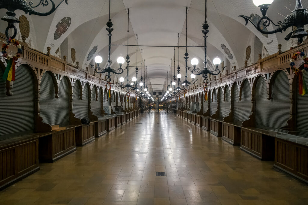 Wenn die Tourist*innen gegangen sind,  sieht es aus wie in einer Kirche.