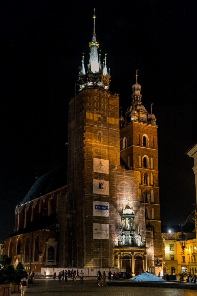 Marienkirche bei Nacht - mit Baustelle