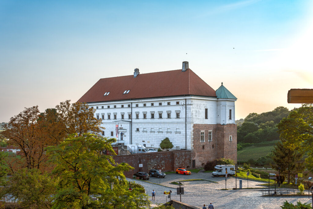 Das Schloss am Nachbarhügel lassen wir aus