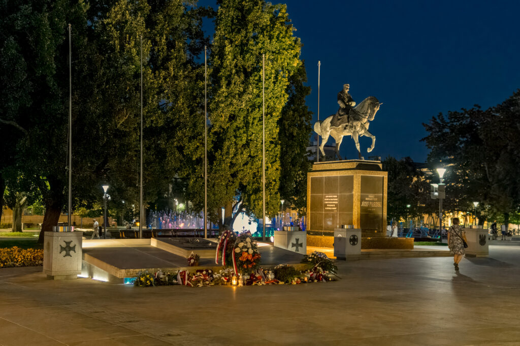 Unbekannte und ein bekannter Soldat (Piłsudski)