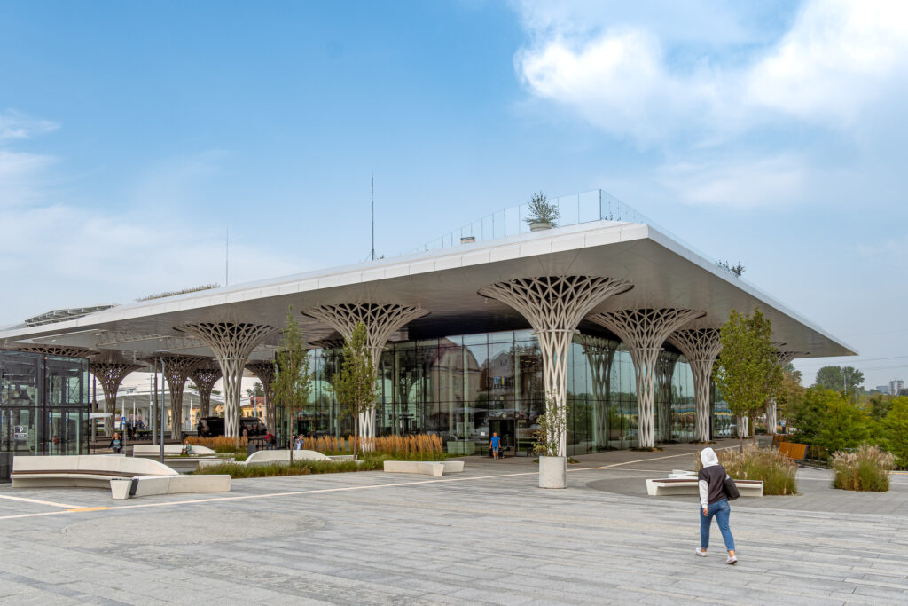 Der neue Busbahnhof sieht aber auch nicht schlecht aus