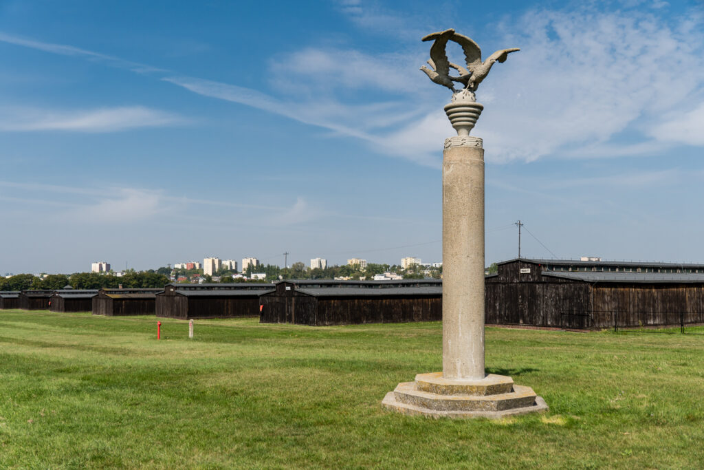 3-Adler-Säule gilt als erstes Denkmal für die Opfer der KZ