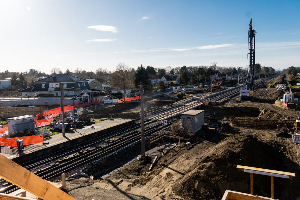 Da hat uns wer den Bahnübergang geklaut (Strasshof - Silberwald)