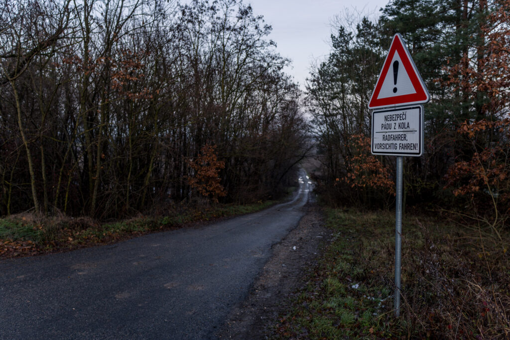 Woher weiß das Schild, was kommen wird?