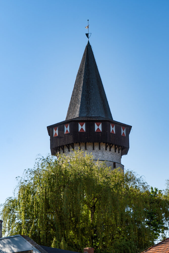Der Burgturm versteckt sich