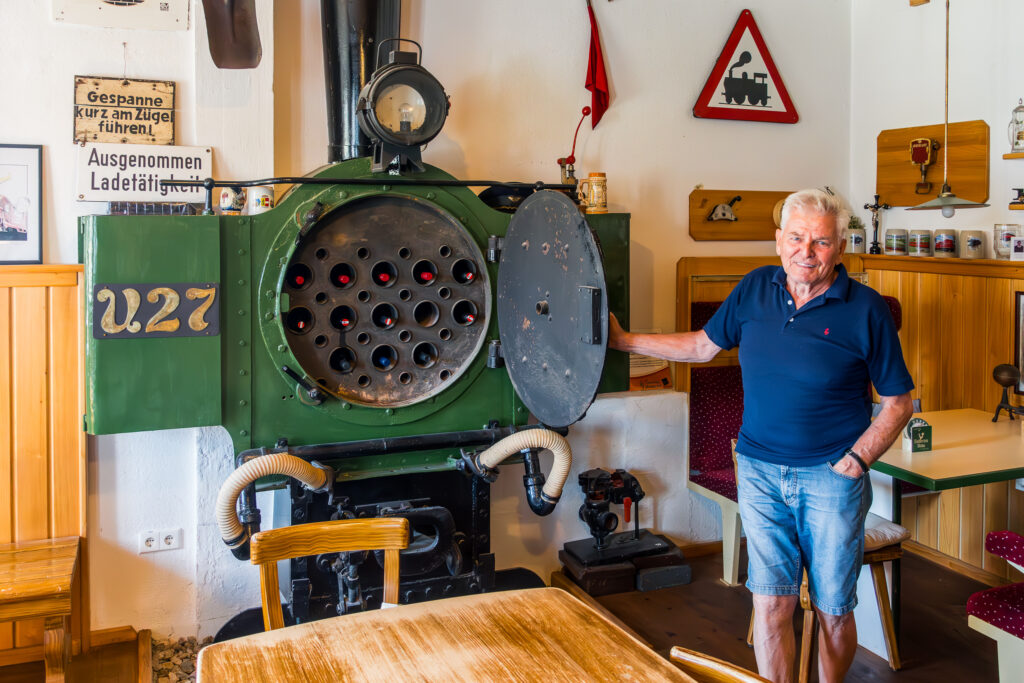 Der Chef und sein standesgemäßes Rotwein-Lager