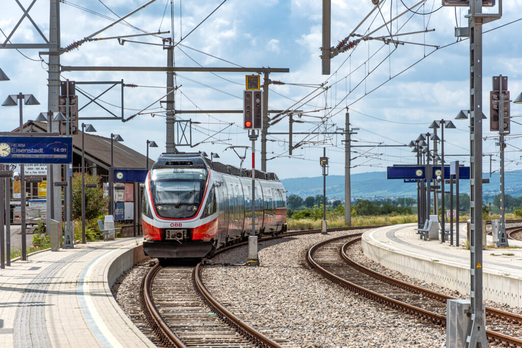 Bei Störung wird auch mal der Hausbahnsteig befahren.