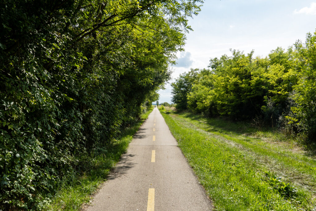 Treffen sich zwei Radwege in der Unendlichkeit