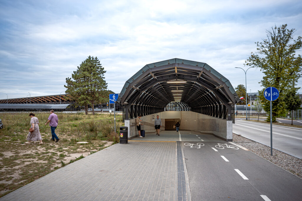 Einfahrt zum Bahnhof