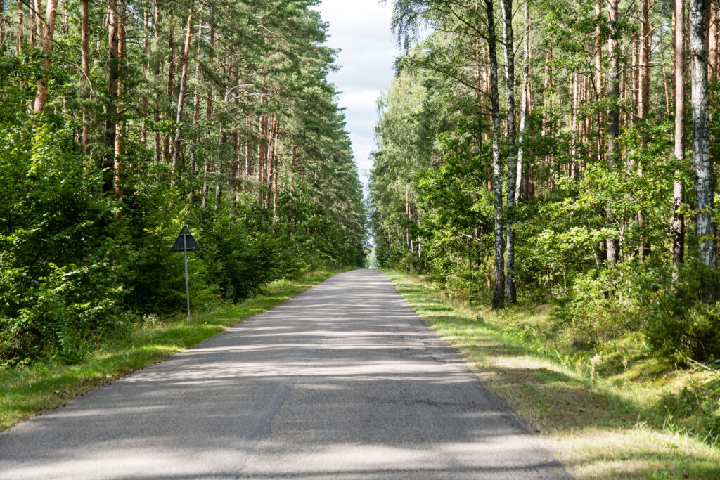 über leere Straßen