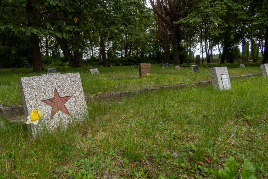 Sowjetische Gräber