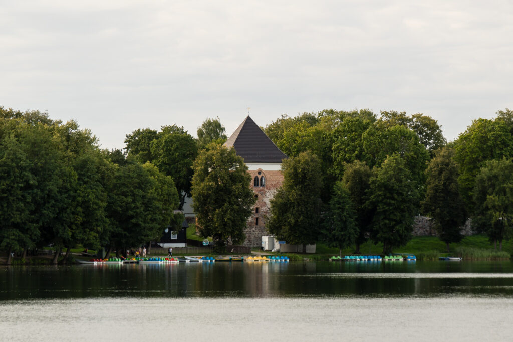 die andere Burg versteckt sich etwas