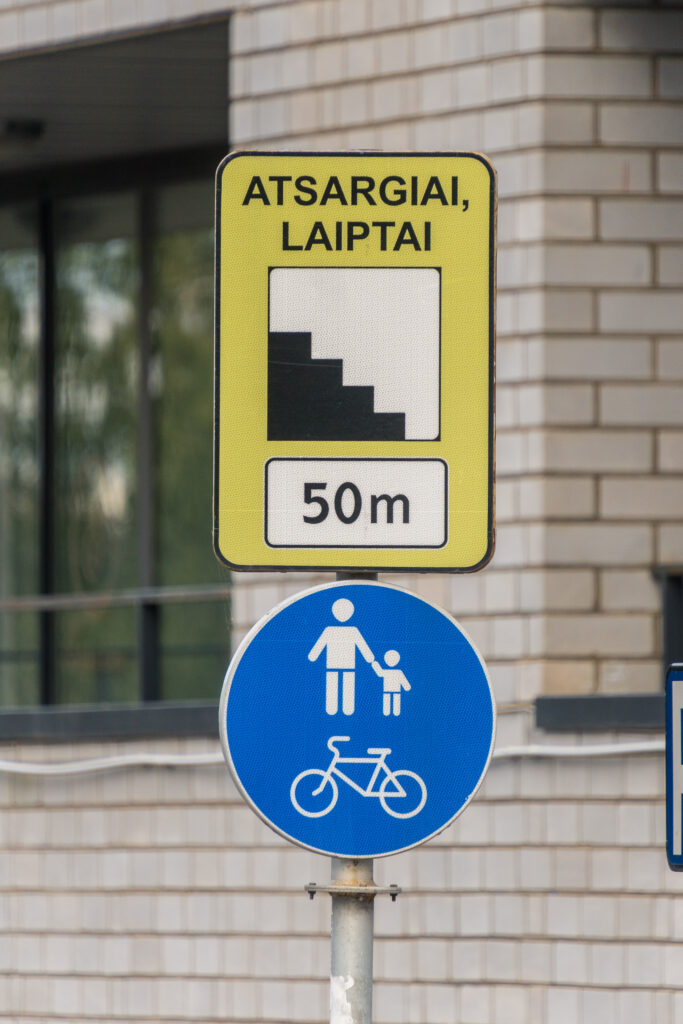 Dieser Radweg endet an einer Treppe - immerhin steht es da