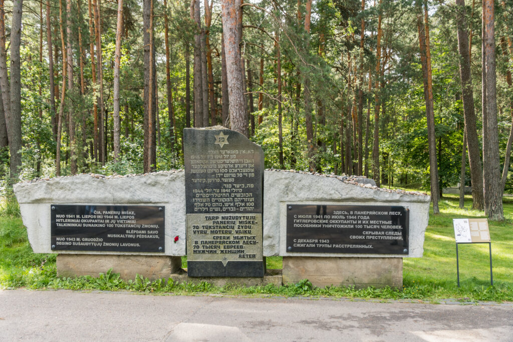 Sowjetisches Denkmal kontextualisiert