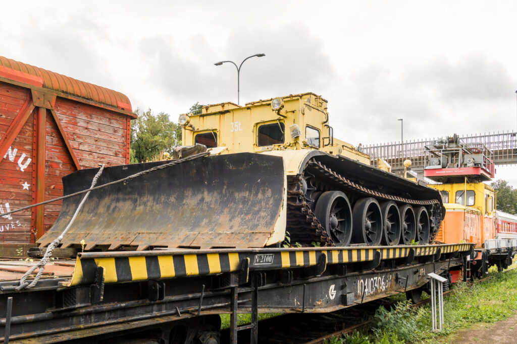 Panzer umgebaut zu einer Planierraupe