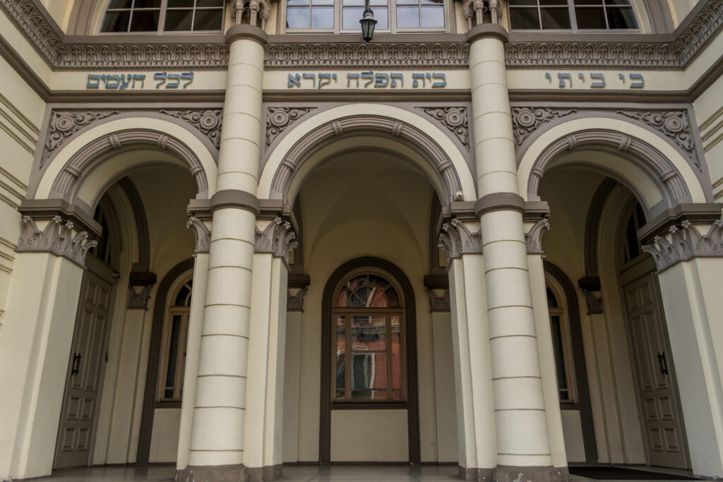 Heute besichtigen wir die Synagoge