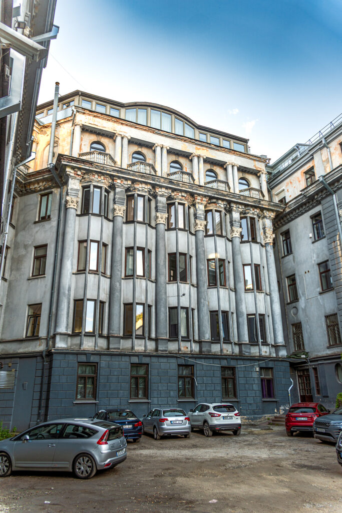 Etwas übertrieben für einen Hinterhof