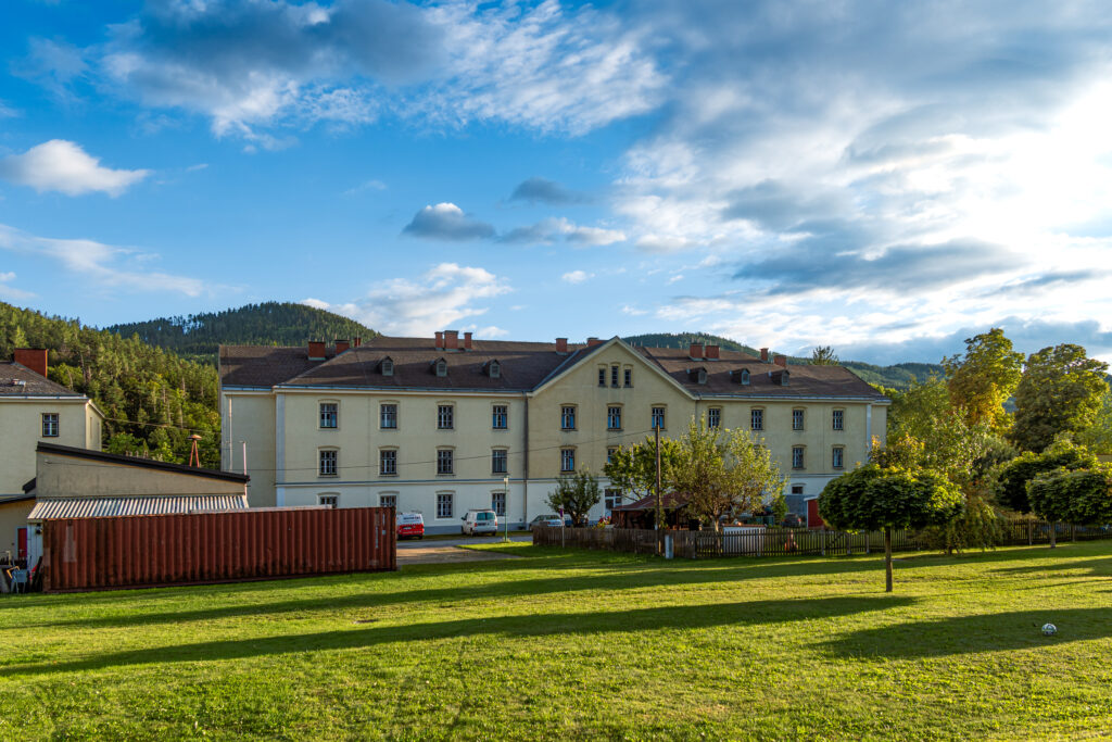 Die Arbeiter-Wohnhäuser sind immer noch bewohnt und schön renoviert
