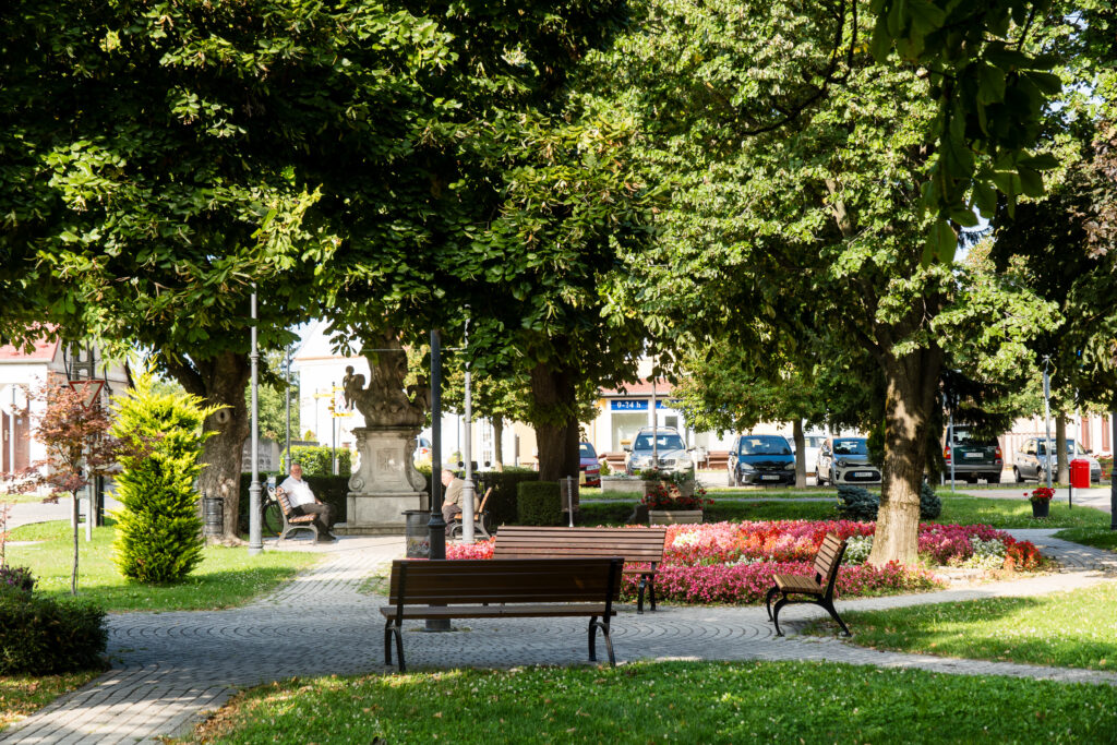 Im Park sitzen und tratschen