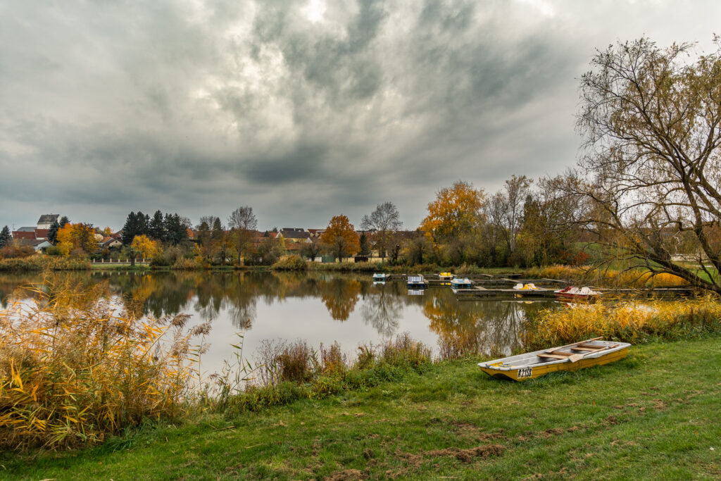 Still und starr ruht der See - der ein Teich ist