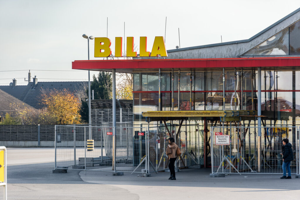 Nicht auf den ersten Blich ersichtlich: Der BILLA hat geöffnet