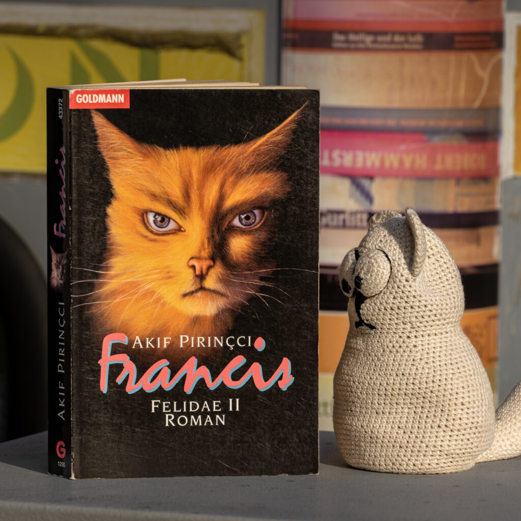 Katzenkrimi (Der Autor ist allerdings 15 Jahre später komplett falsch abgebogen)