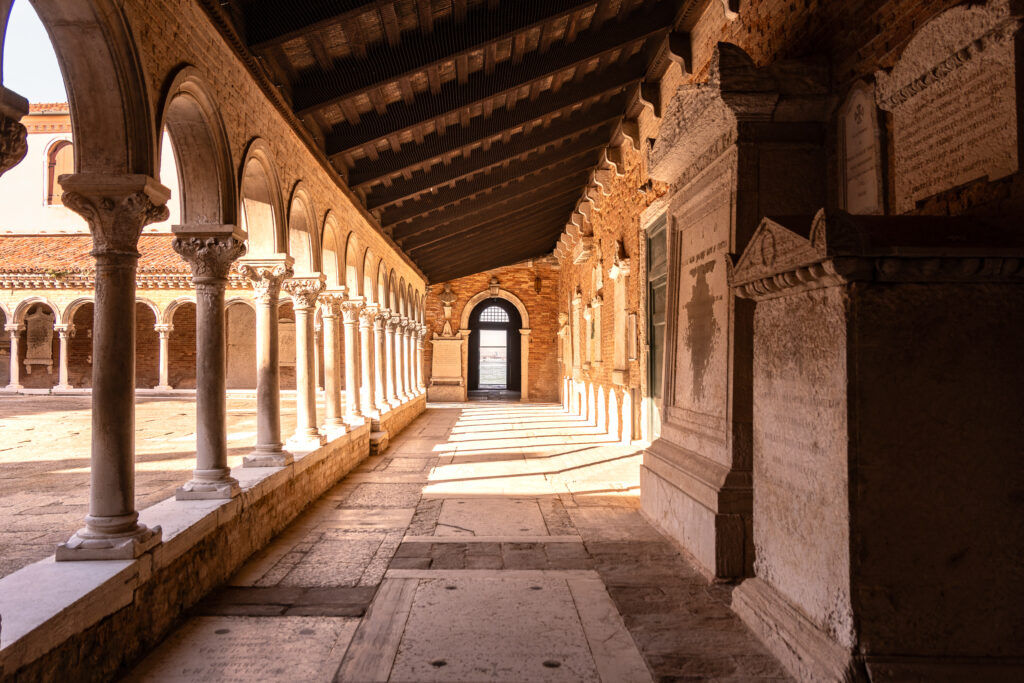 Kreuzgang bis ans Meer