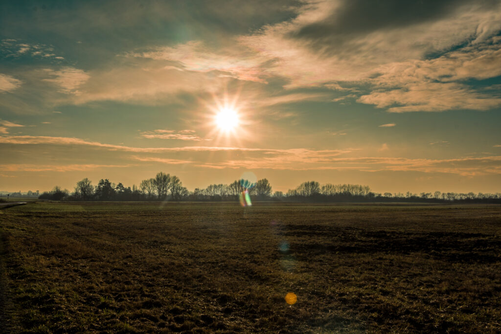 14:30 !!!! und die Sonne ist schon wieder nah am Horizont