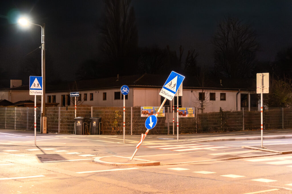 Das traurigste Verkehrszeichen Wiens - 25+ mal umgefahren in 15 Monaten