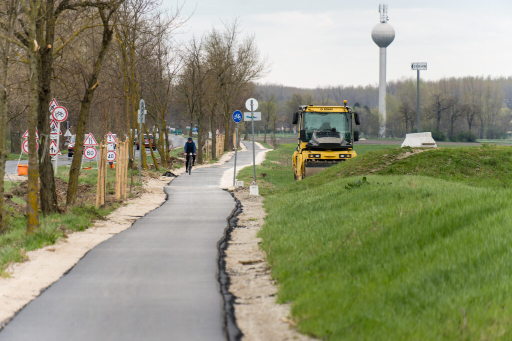 Radwegsoffensive II: Eurovelo 6 in Ungarn. Neuer Asphalt, über die Linienführung müssen wir noch reden