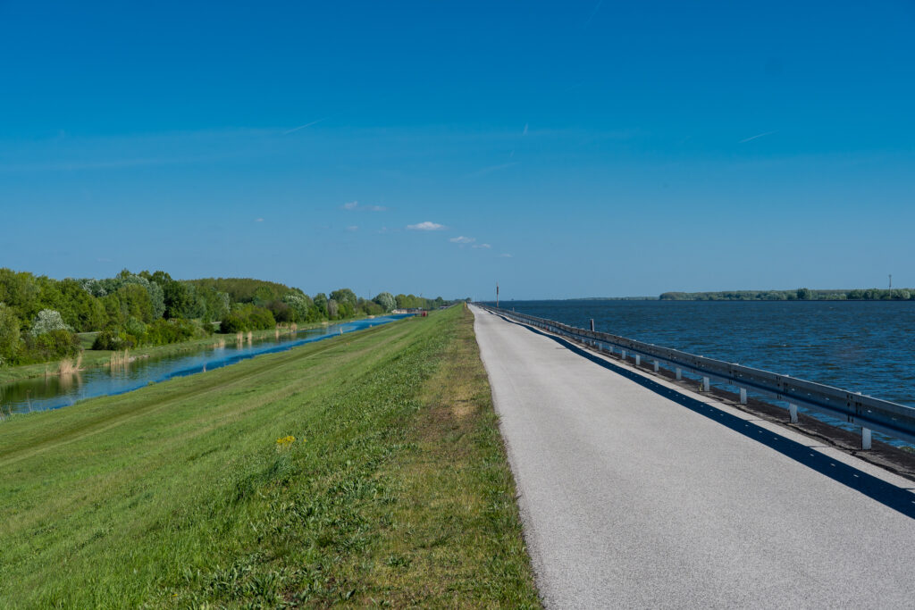 Der langweiligste Radweg in ganz Mitteleuropa